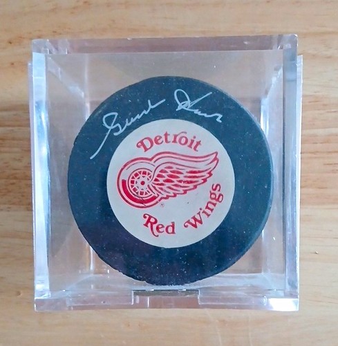 Gordie howe signed detroit red - howe,